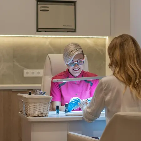 ホテル Vestina Wellness & ミエンジズドロイェ