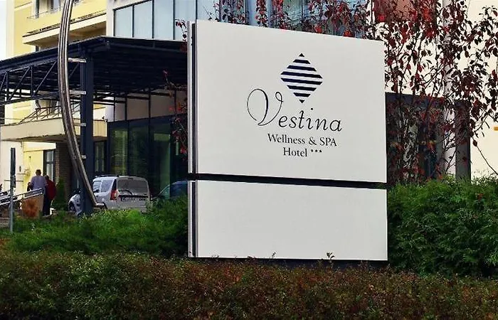 Vestina Wellness & 3*